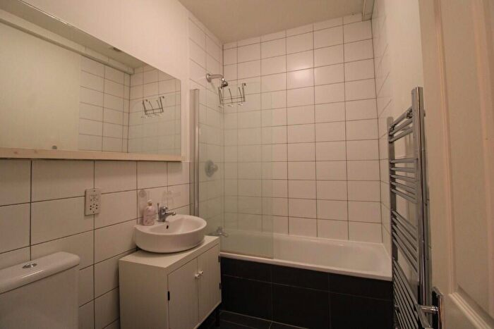 1 Bedroom Flat To Rent In Woodcote Grove Road, Coulsdon, Surrey, CR5