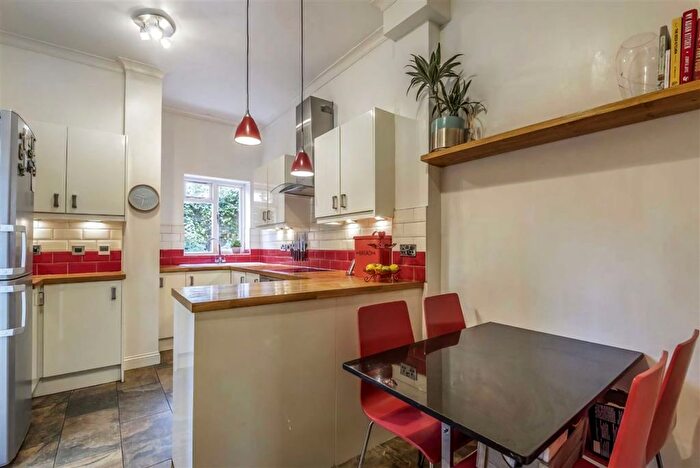 3 Bedroom Flat To Rent In Corfield Street, London, E2