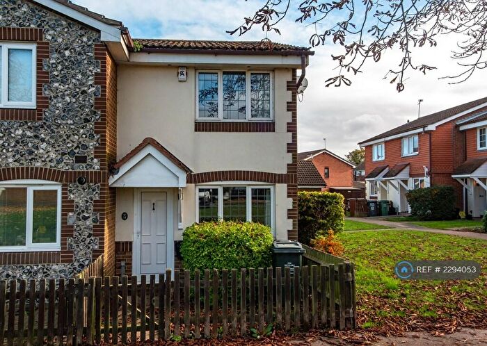 2 Bedroom Semi-Detached House To Rent In St. Pauls Close, Swanscombe, DA10