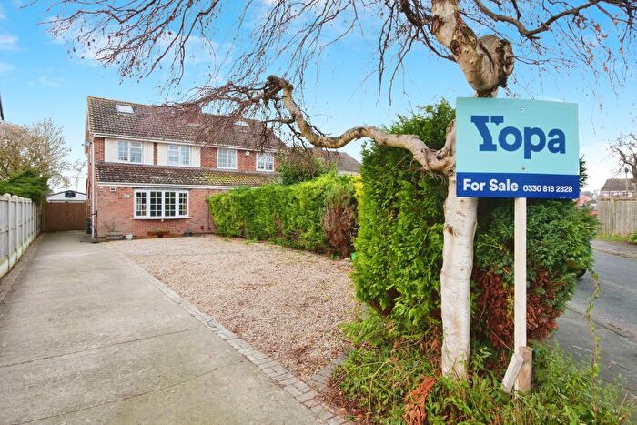 4 Bedroom Semi Detached House For Sale In Fairfax Crescent, York, YO26