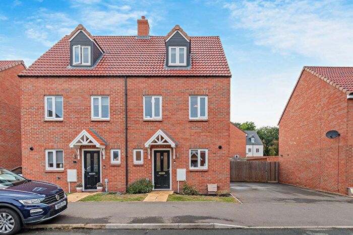 3 Bedroom Semi-Detached House For Sale In Sandown Drive, Bourne, PE10