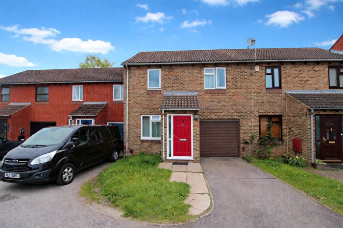 3 Bedroom Terraced House For Sale In Harrington Close, Reading, RG6