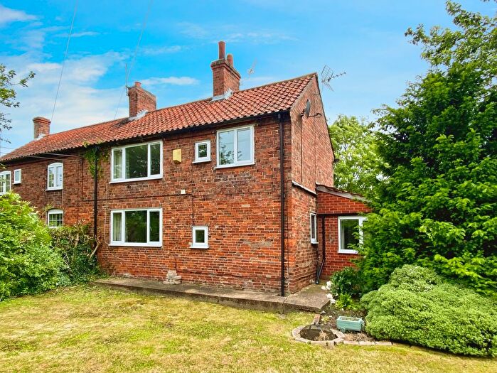 2 Bedroom Semi-Detached House For Sale In Back Lane, Westborough, Newark, NG23