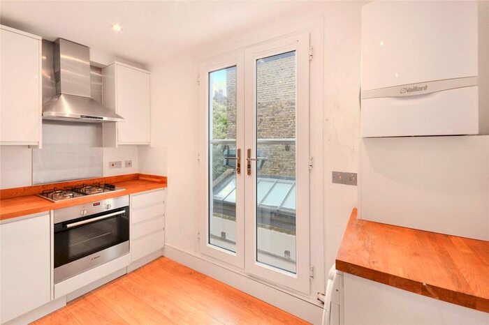 2 Bedroom Flat To Rent In Battersea Park Road, Battersea Park, London, SW11