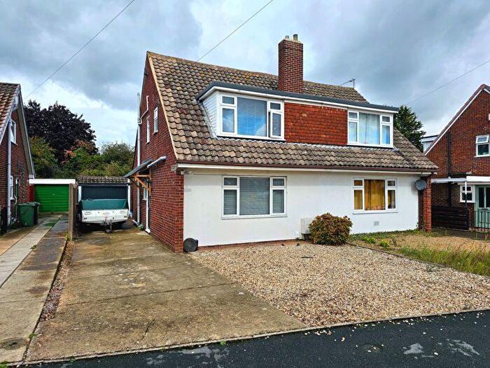 3 Bedroom Semi-Detached House For Sale In Gilpin Avenue, Gloucester, GL3