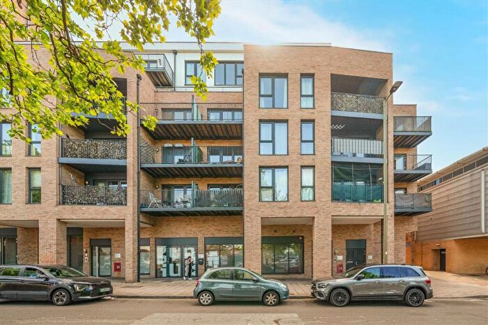 2 Bedroom Flat For Sale In Cricklewood Lane, Cricklewood, NW2