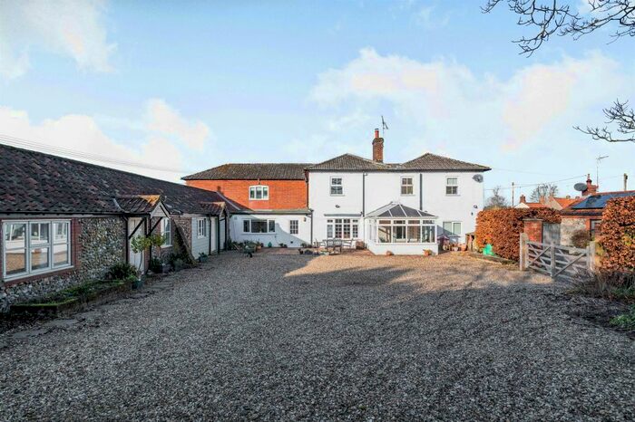6 Bedroom Detached House For Sale In The Street, Helhoughton, Fakenham NR21