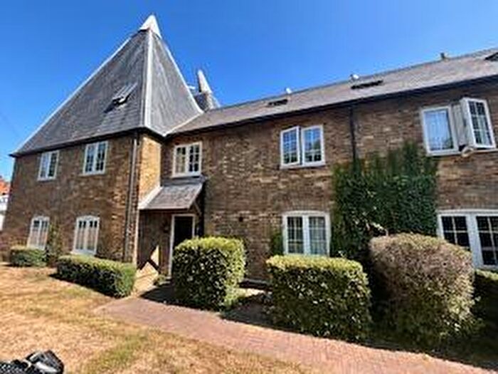 1 Bedroom Flat To Rent In London Road, Teynham, Sittingbourne, ME9