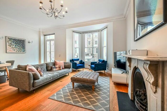 3 Bedroom Flat To Rent In Lexham Gardens, Earls Court, W8