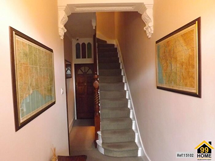 1 Bedroom Flat To Rent In Wellington Road, Hampton Hil, Middlesex, TW12