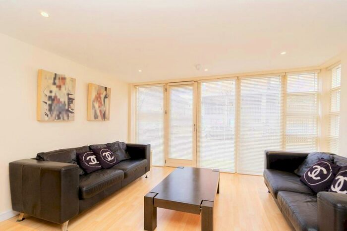 1 Bedroom Apartment To Rent In Royal Quay, Liverpool, L3