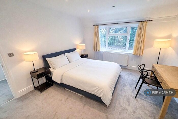 2 Bedroom Flat To Rent In Chipstead Station Parade, Chipstead, Coulsdon, CR5