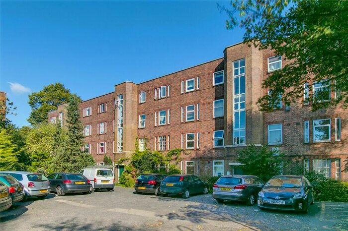 2 Bedroom Flat To Rent In Rosemary Gardens, East Sheen, SW14