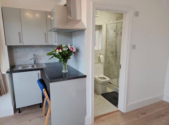 Studio To Rent In London, N18