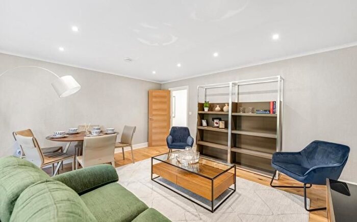 2 Bedroom Flat To Rent In Nottingham Terrace, Marylebone, London, NW1