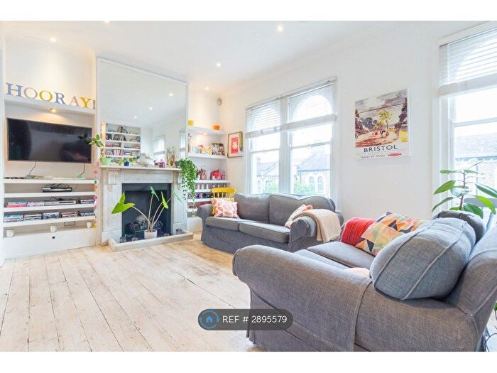 2 Bedroom Flat To Rent In Crofton Road, London, SE5