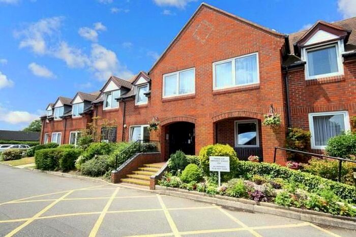 1 Bedroom Flat To Rent In Barrack Road, Christchurch, BH23