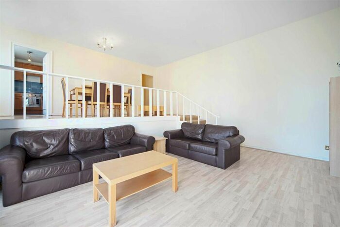 2 Bedroom Flat To Rent In The Water Gardens, London, W2