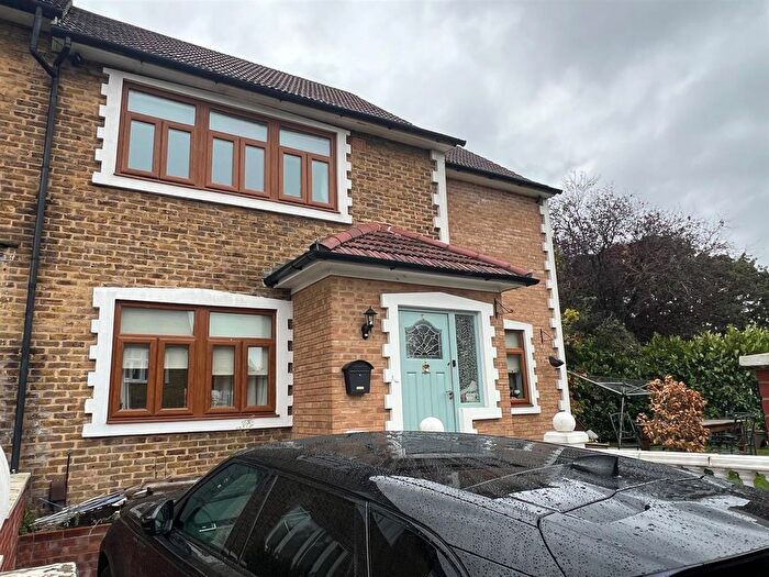 5 Bedroom Semi Detached House To Rent In Buckrell Road, Chingford, E4
