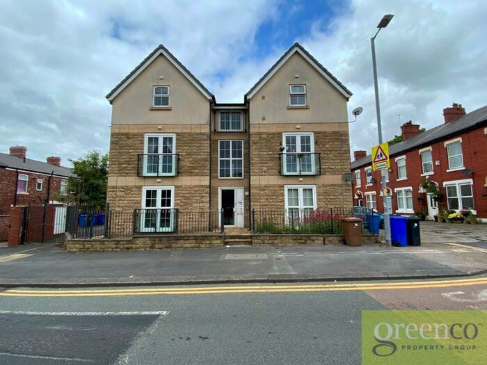 2 Bedroom Flat To Rent In Old Road, Hyde, SK14