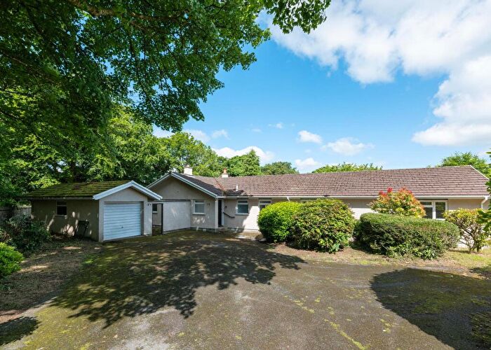 4 Bedroom Bungalow To Rent In Fore Street Roche, PL26