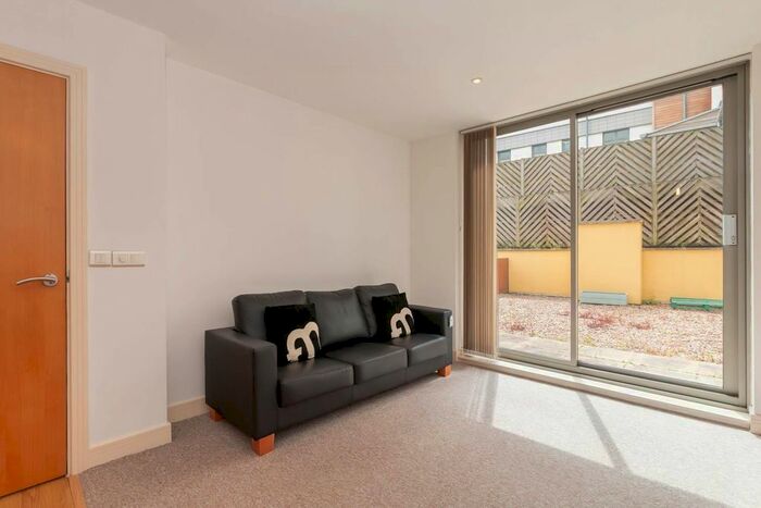 1 Bedroom Flat To Rent In Viva Apartments, Commercial Street, B1