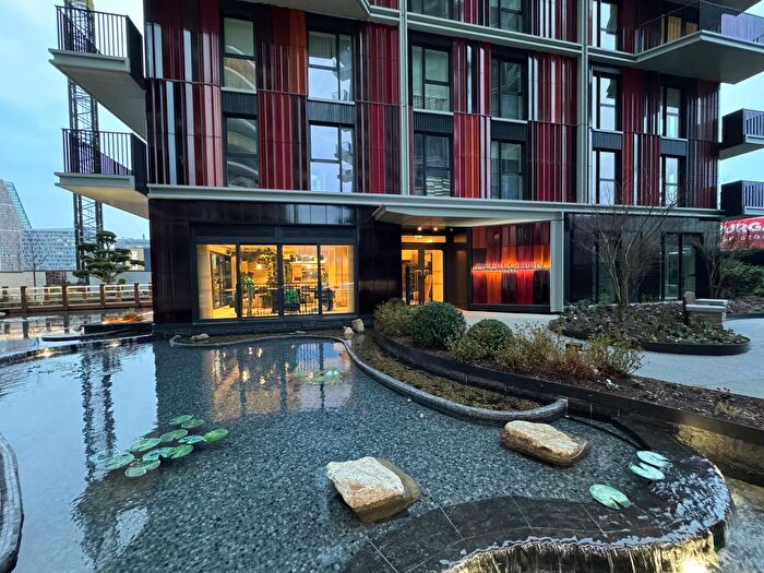 2 Bedroom Flat To Rent In Reflection Apartments, Cascade Way, London, W12