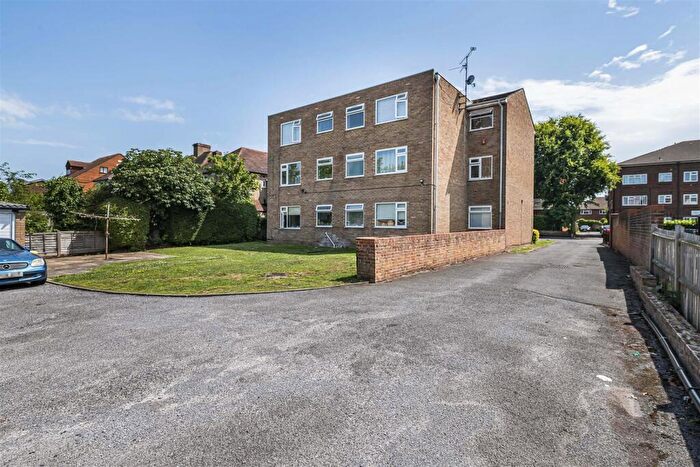 1 Bedroom Apartment For Sale In Thicket Road, Sutton, SM1