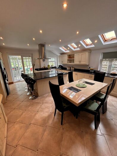 2 Bedroom Maisonette To Rent In Addiscombe Road, Croydon, CR0