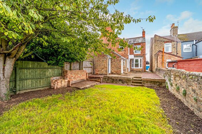 4 Bedroom Semi-Detached House For Sale In Winsover Road, Spalding, PE11