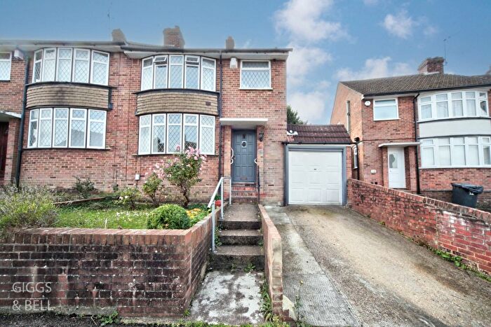 3 Bedroom Semi-detached House For Sale In Hillary Crescent, Luton, Bedfordshire, LU1