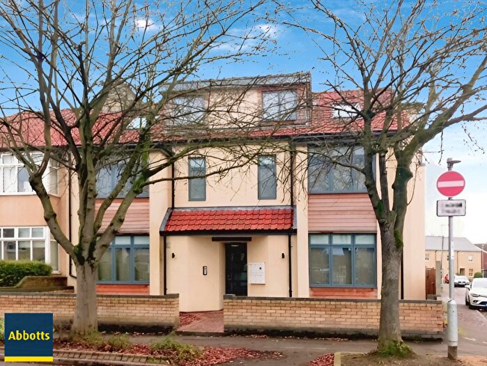 2 Bedroom Apartment To Rent In Vinery Road, Cambridge, CB1