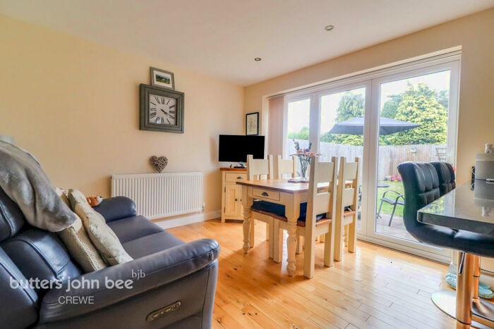 4 Bedroom Detached House For Sale In Spinney Drive, Weston, CW2