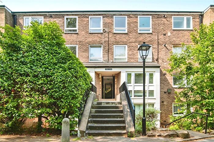 2 Bedroom Flat For Sale In Redcliffe Road, Nottingham, Nottinghamshire, NG3
