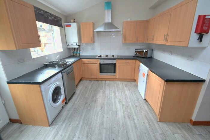 7 Bedroom Detached House To Rent In Johnson Road, Lenton, Nottingham, NG7