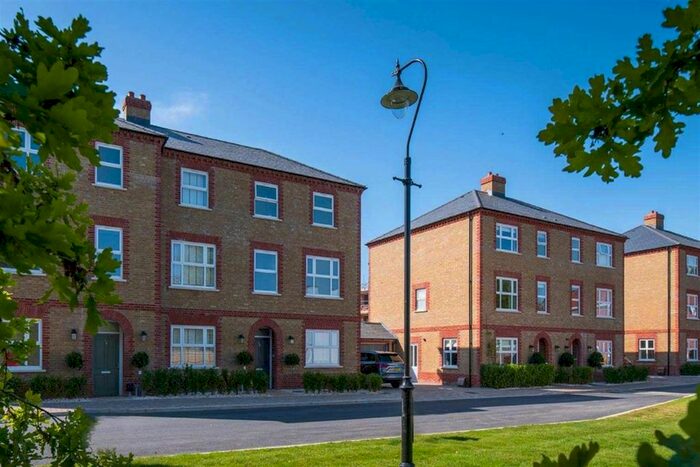 4 Bedroom Detached House To Rent In Lushington Drive, Barnet, EN4