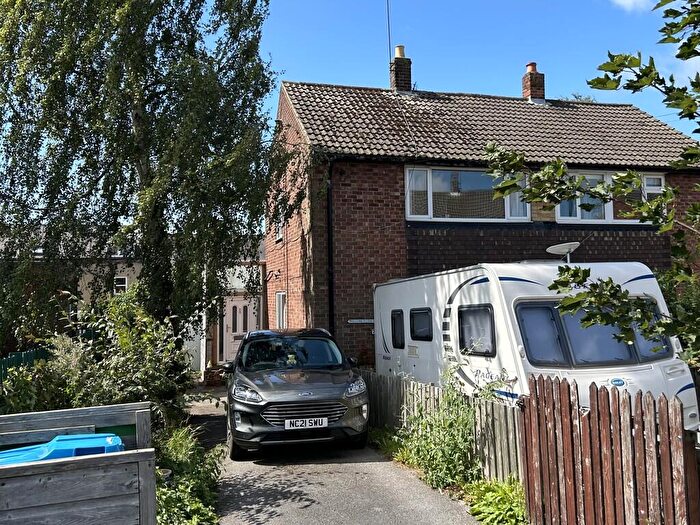 3 Bedroom Semi-Detached House For Sale In Avenue Close, Harrogate, HG2