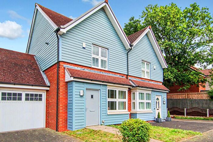 2 Bedroom Semi Detached House For Sale In Meadow View, Atherstone, CV9