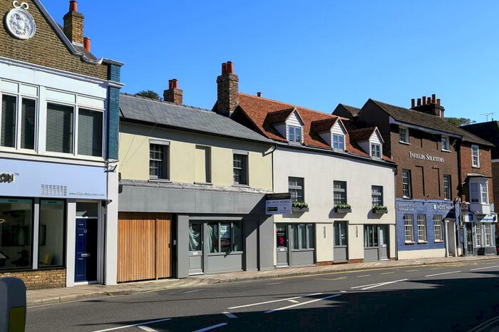 2 Bedroom Apartment To Rent In High Street, Hampton Wick, Kingston Upon Thames, Surrey, Uk, KT1