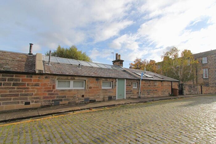 1 Bedroom Mews To Rent In Carlton Terrace Mews, Calton Hill, Edinburgh, EH7