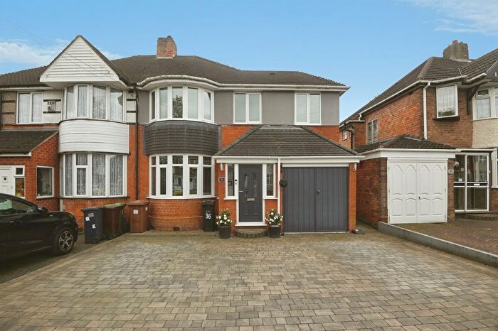 3 Bedroom Semi Detached House For Sale In Bentley Road, Birmingham, B36