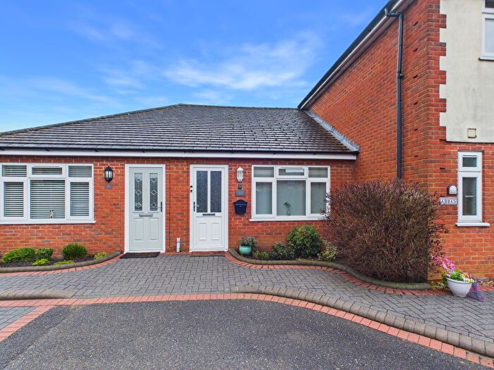 1 Bedroom Bungalow For Sale In Marlow Road, Stokenchurch, Buckinghamshire, HP14