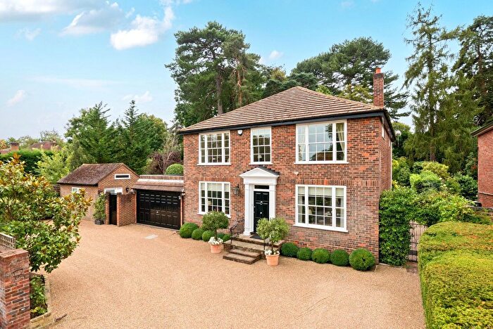 5 Bedroom Detached House For Sale In Winterbourne Grove, Weybridge, KT13