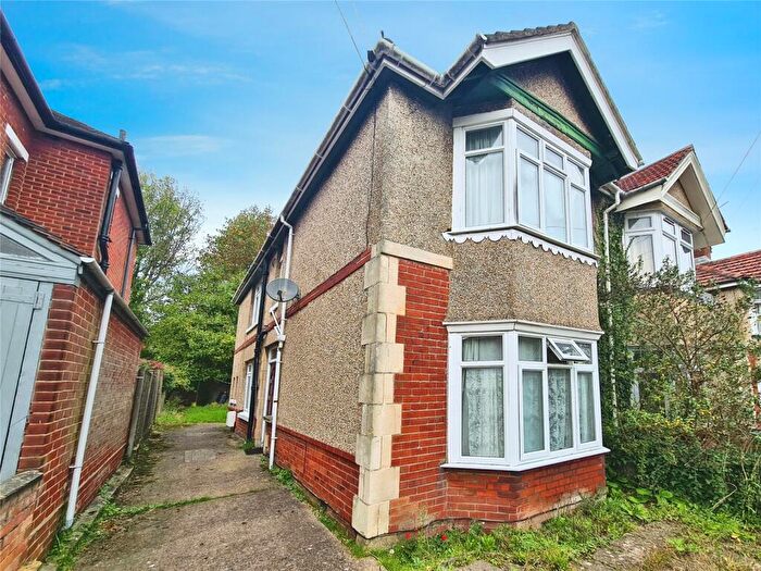 4 Bedroom Semi-Detached House To Rent In Roselands Gardens, Southampton, Hampshire, SO17