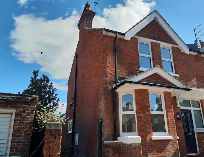 3 Bedroom Semi-Detached House To Rent In Vicarage Lane, Eastbourne, BN20