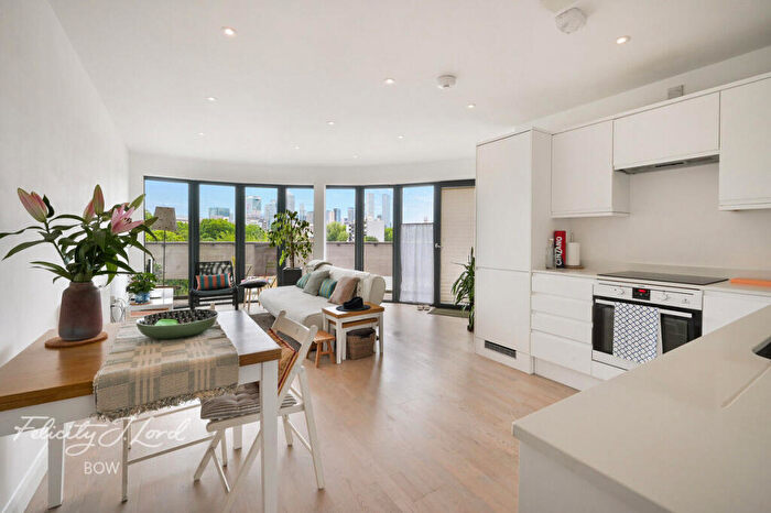 2 Bedroom Apartment For Sale In St Pauls Way, London, E3