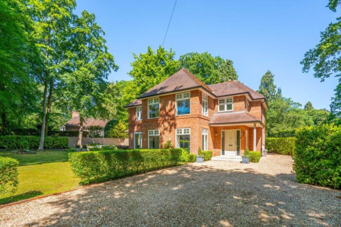 5 Bedroom Detached House For Sale In Waverley Avenue, Fleet, GU51