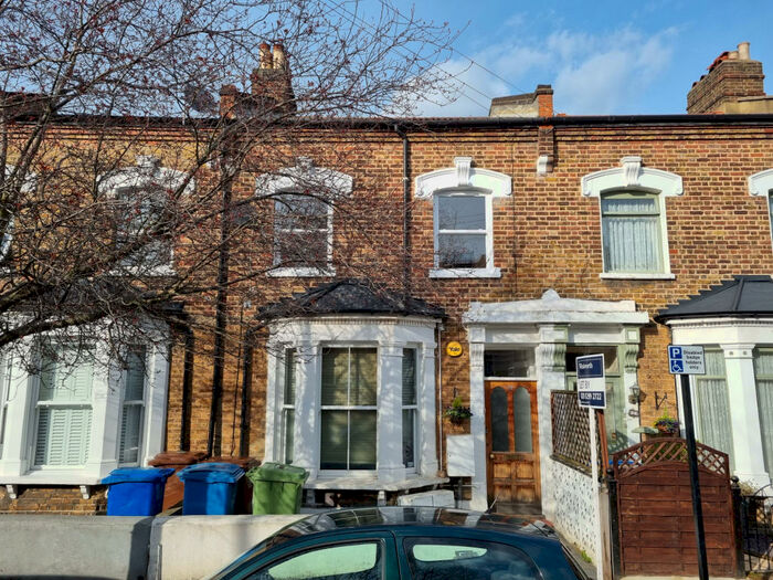 2 Bedroom Flat To Rent In Kimberley Avenue, London, SE15