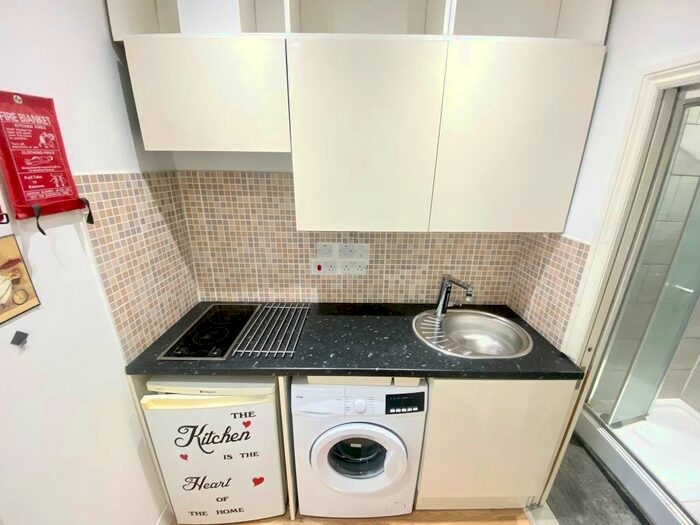 Studio To Rent In Arnold Road, London, N15