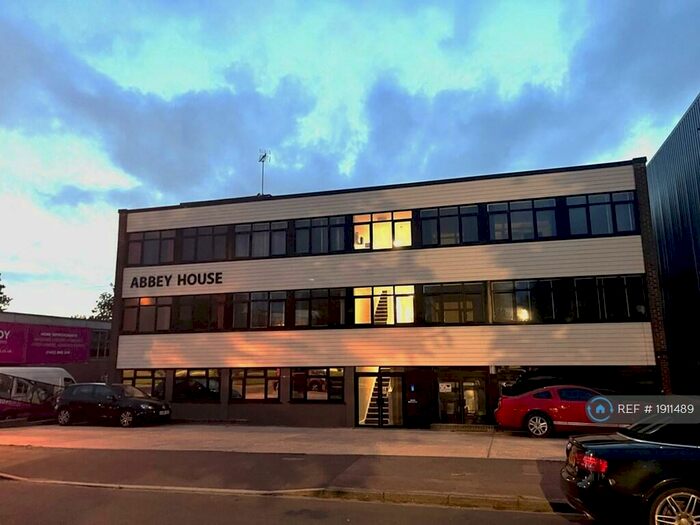 1 Bedroom Flat To Rent In Abbey House, Horsham, RH13